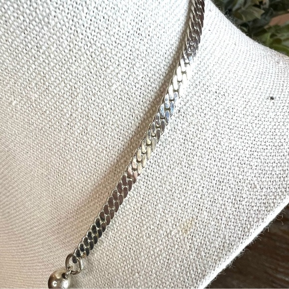 Elegant Silver Heart Necklace - Picture 7 of 8